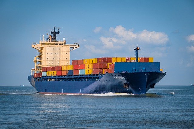 container-ship-ged1582575_640.jpg