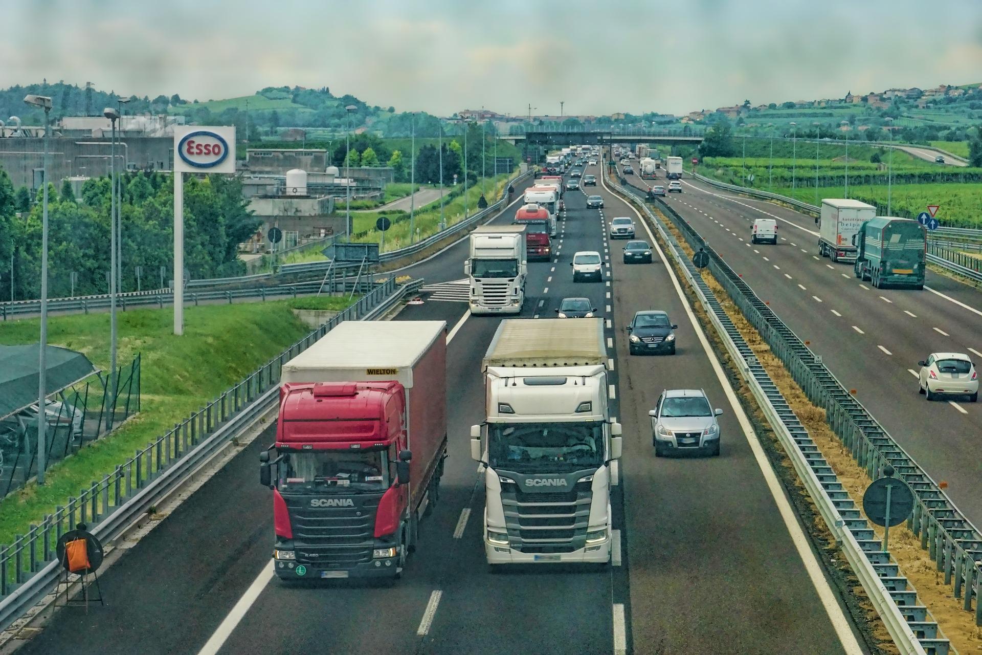 highway-g3ed4bf06c_1920.jpg