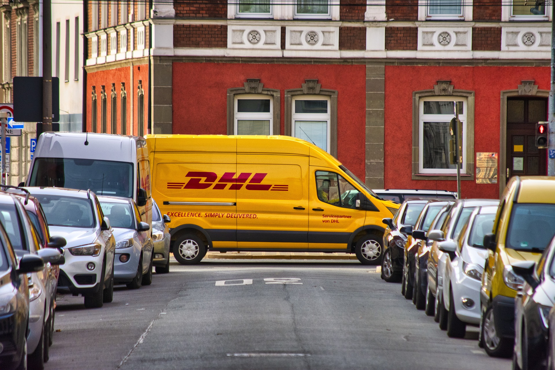 DHL.jpg